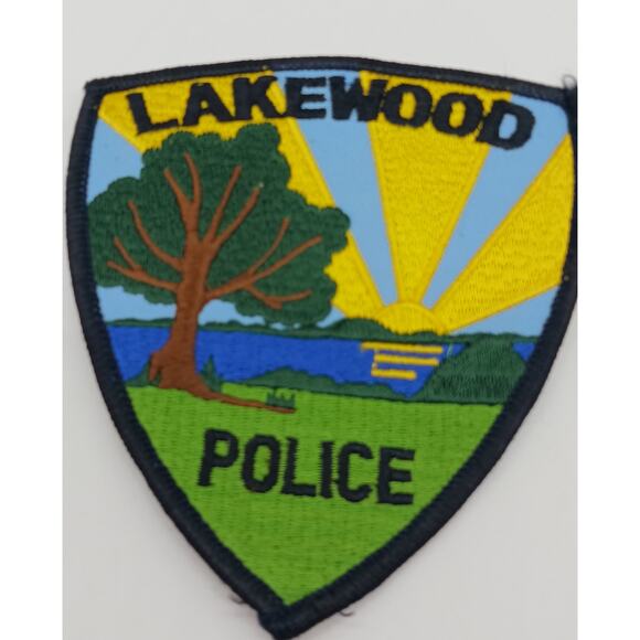 Lakewood Police Patch Illinois Tree Sun Lake Design Collectible - Picture 2 of 3